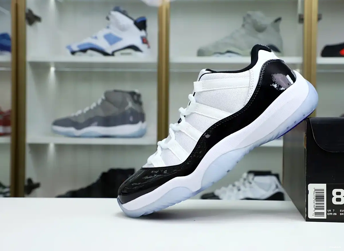 JORDAN RETRO CONCORD LOW AIR 11 0425